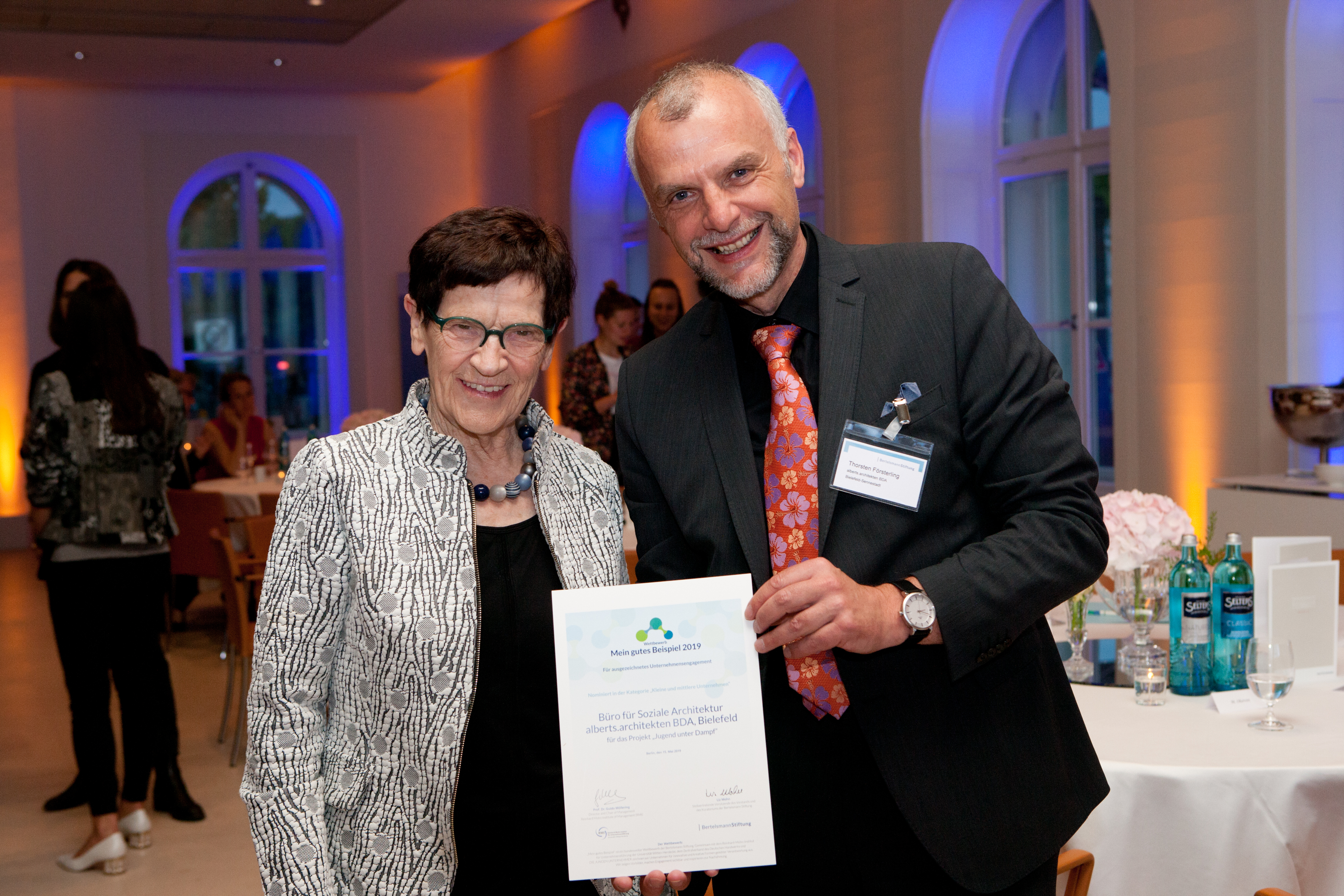 (© © Thomas Kunsch) Rita Süssmuth und einer der Gewinner