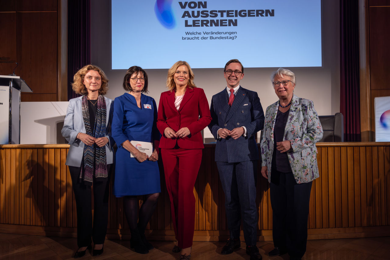 Daniela Schwarzer, Vorständin Bertelsmann Stiftung; Elisabeth Niejahr, Geschäftsführerin Gemeinnützige Hertie-Stiftung; Julia Klöckner, Bundestagspräsidentin; Philipp Amthor, MdB; Annette Schavan, Bundesministerin a.D. und Vorständin Gemeinnützige Hertie-Stiftung